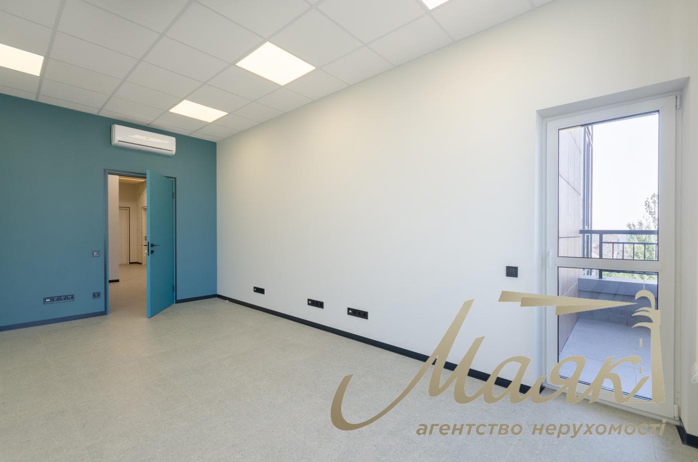 150 m² office space for rent in the Richmond residential complex, 26 McKenna Street; equipped with an inverter.