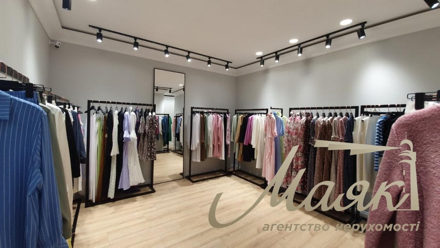 63 square meters of street-front space for rent on Pavlo Skoropadskyi Street (Lva Tolstogo Street), Downtown,
