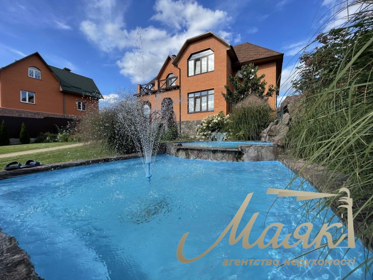 Продаж будинку 360 м2 у Жулянах з ділянкою 15 соток вул.,.Нова