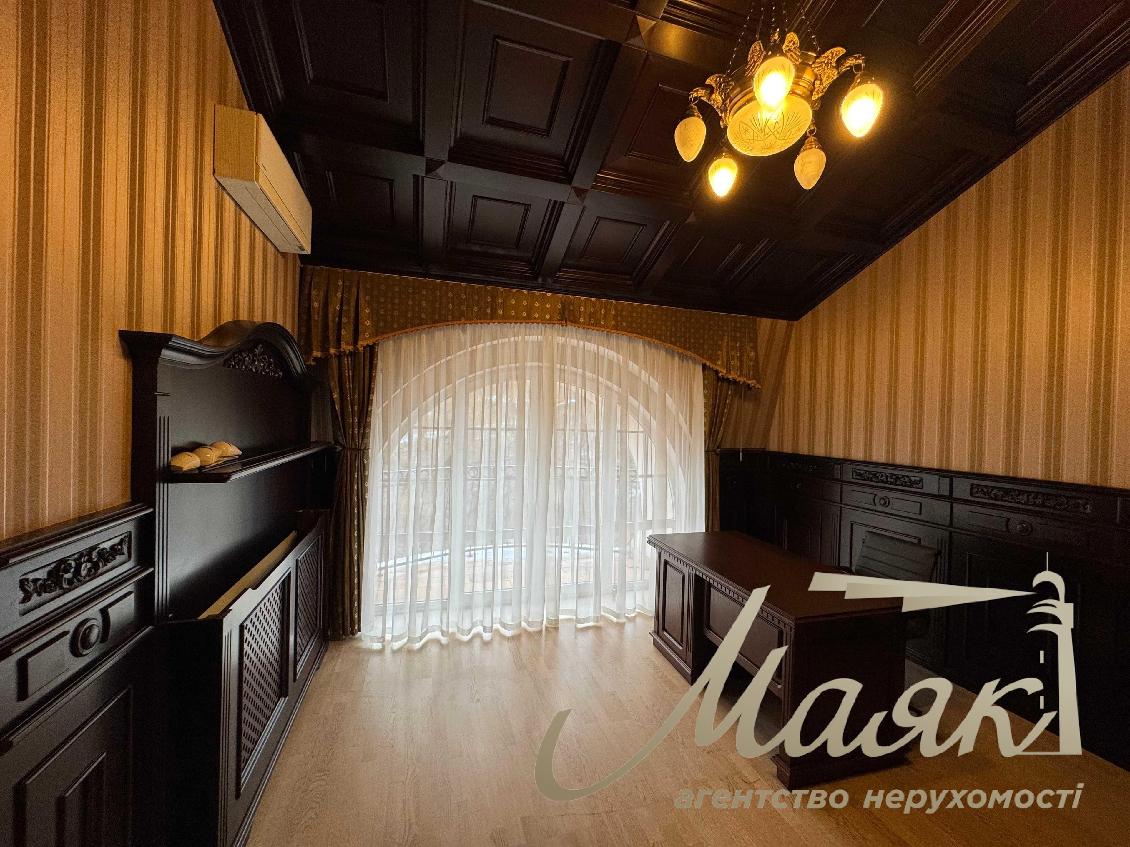 Аренда таунхауса 427 м² с видом на Ботанический сад, Печерский район