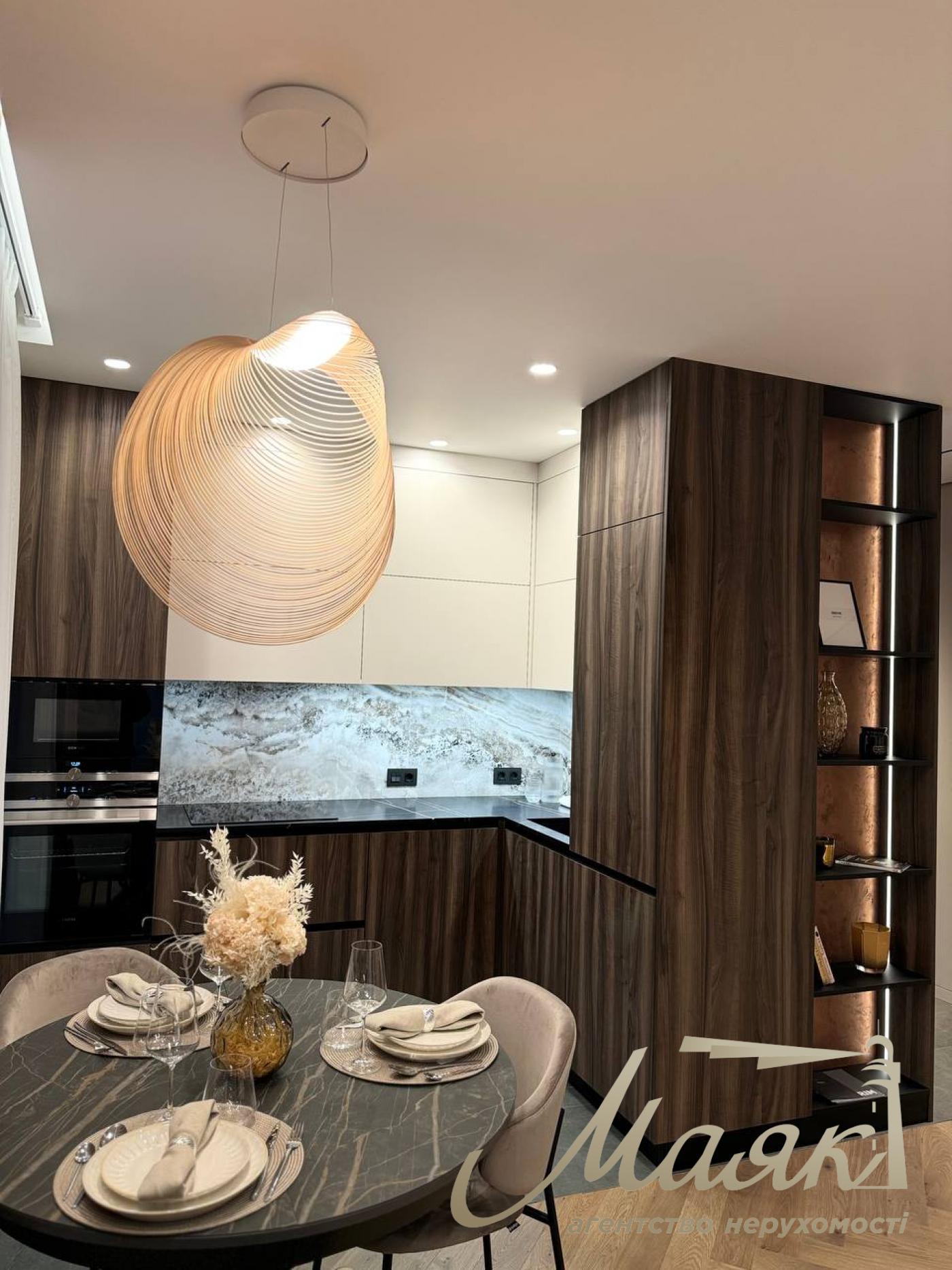 Продаж 2 кімнатної квартири, 80м2, Французький квартал 2, вул. Джона Маккейна.