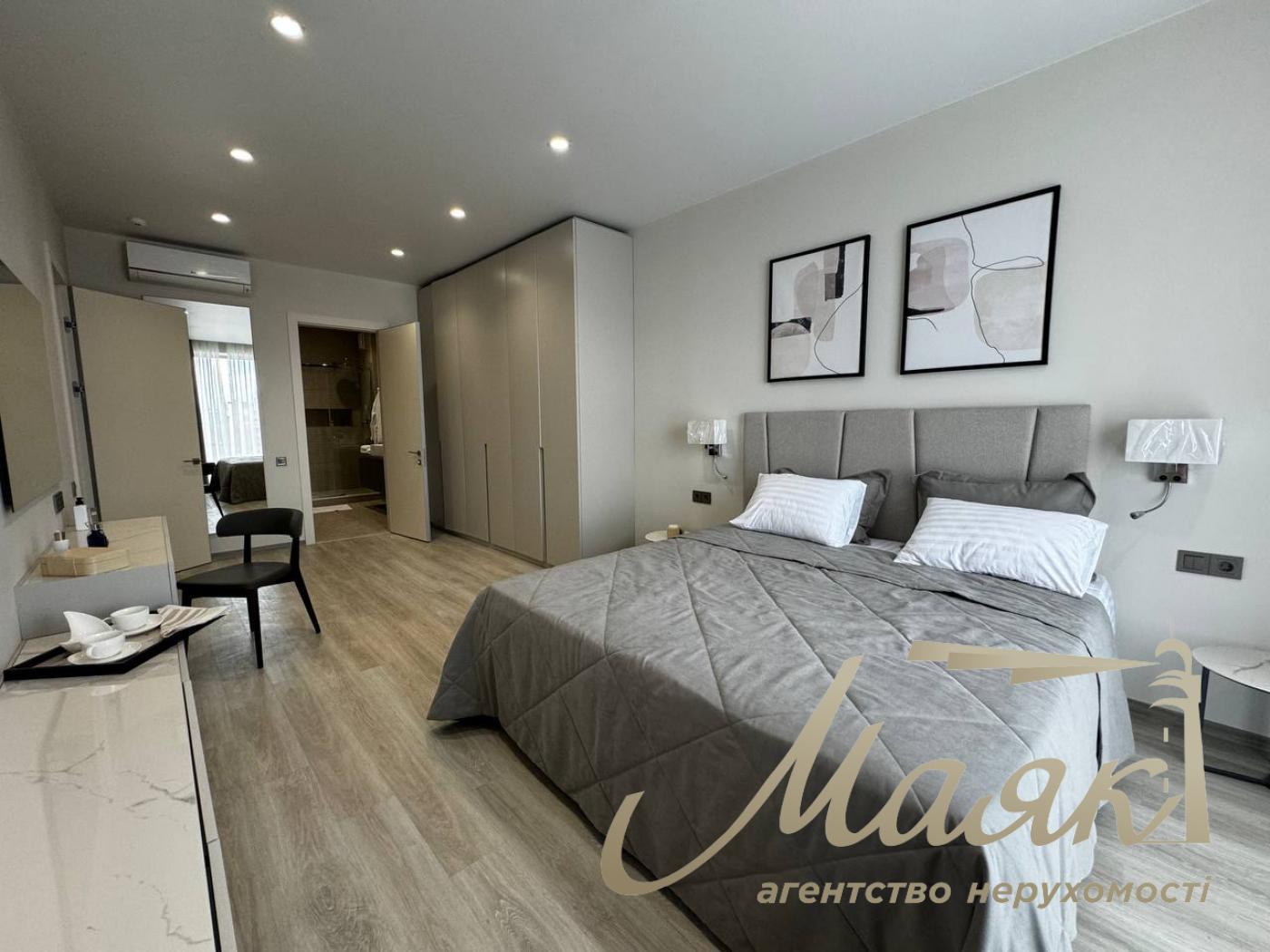 Rent of 4-room apartment, residential complex Atlantic, Antonovicha (Gorky) street, Vladimirsky market.2