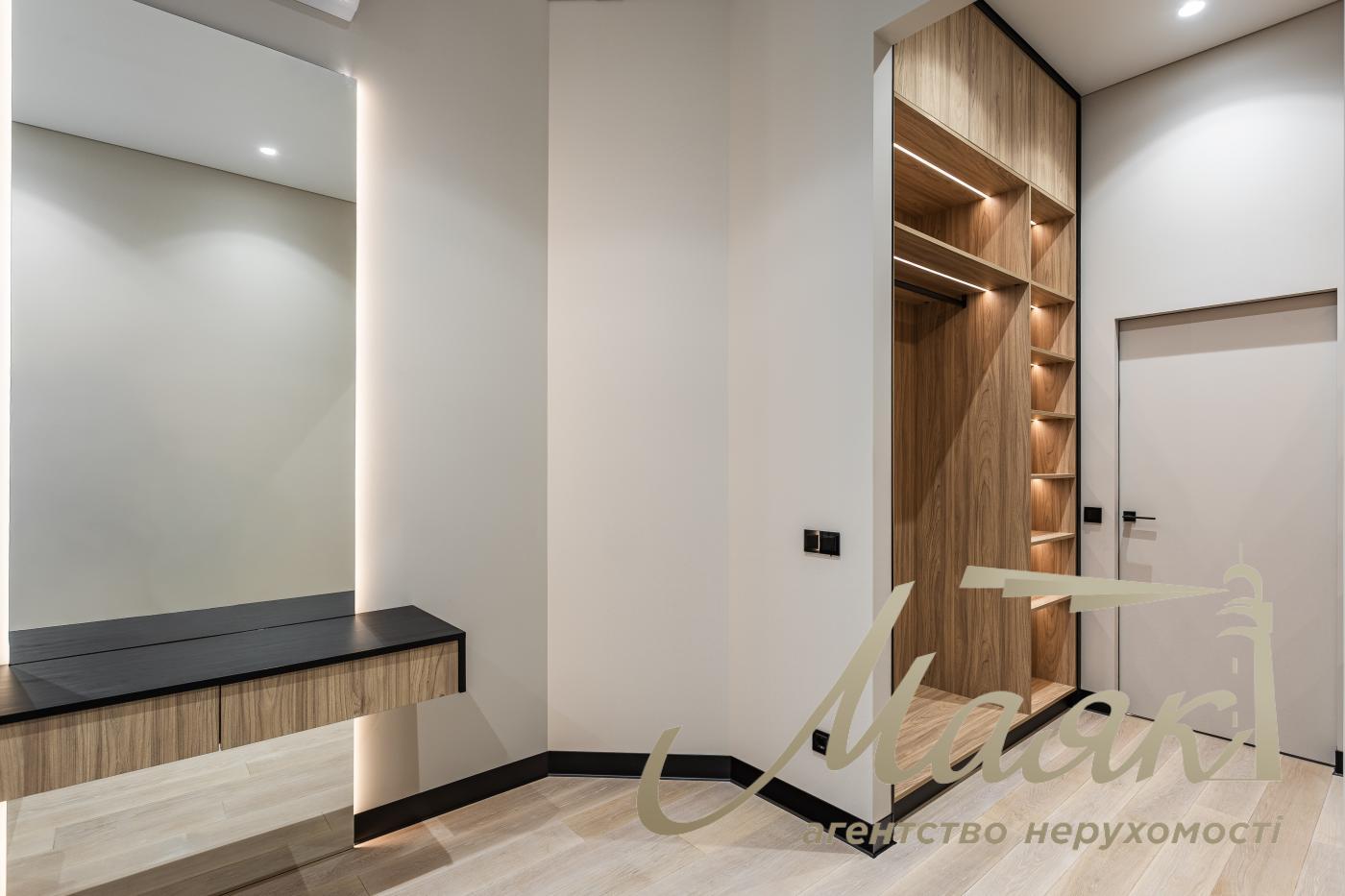 Продажа видовой 1-комнатной квартиры в клубном доме Hidden, ул. Садово-Ботаничная, Печерск, Киев