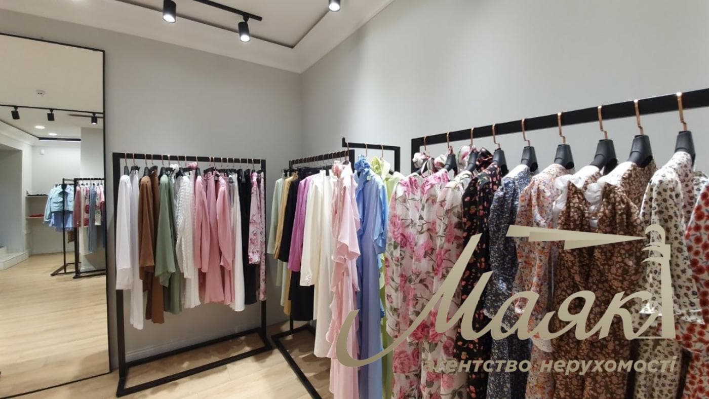 63 square meters of street-front space for rent on Pavlo Skoropadskyi Street (Lva Tolstogo Street), Downtown,