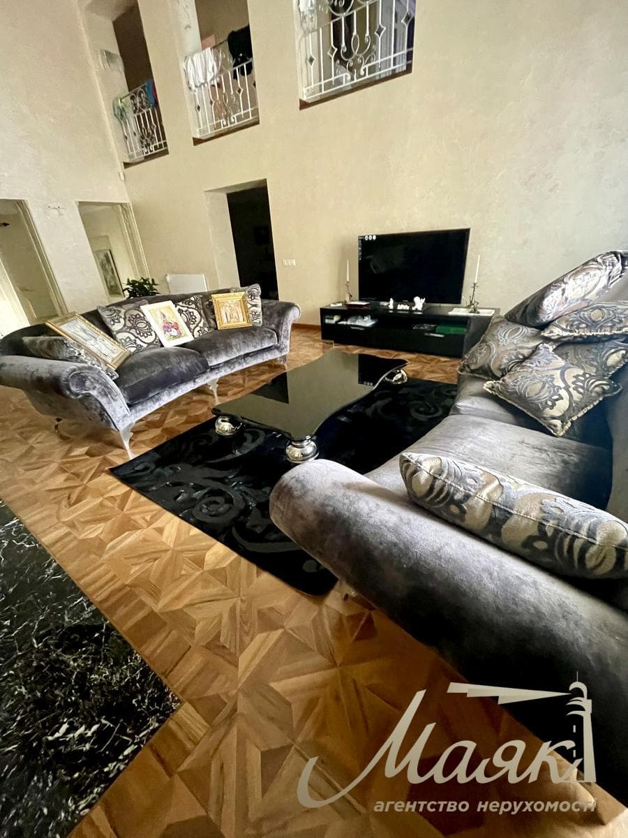 Продаж будинку/особняка 1000м2 у Конча-Заспі/Козин, КМ "Золоті Ворота" 24 сотки землі, Київська область, Обухівський напрямок.