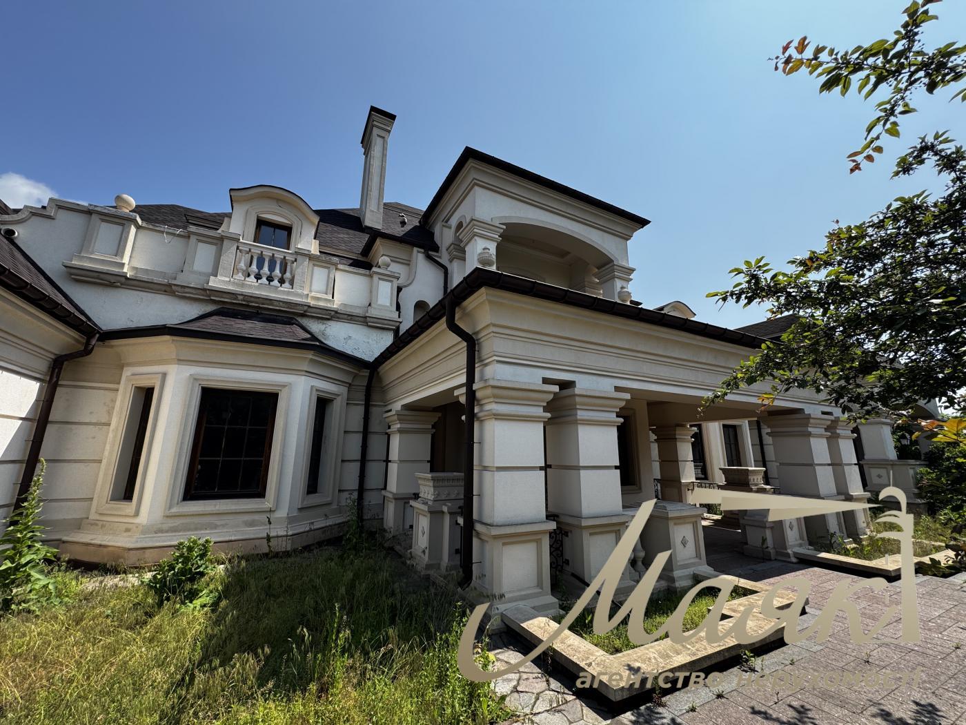 Продаж будинку біля води 1200 кв.м у Кончі-Заспі | Свій пляж і вихід до води