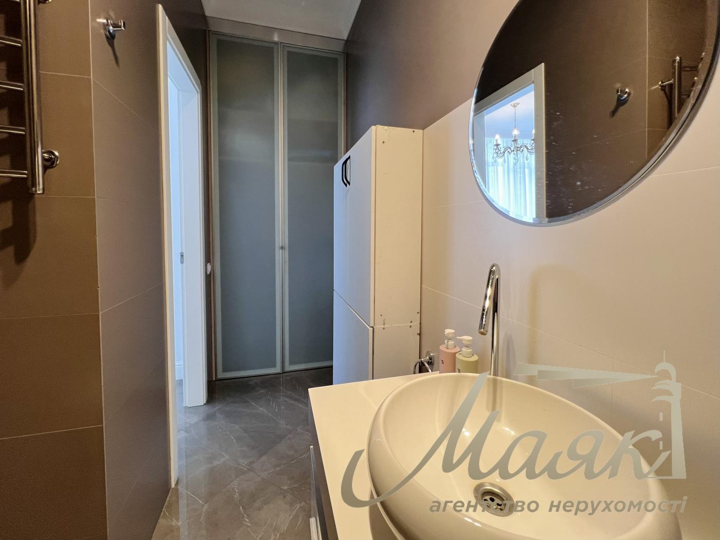 Продажа квартиры 80 м² ЖК «Бульвар Фонтанов» ул. Патриса Лумумбы, 6/1, Печерский район, Центр Киева.