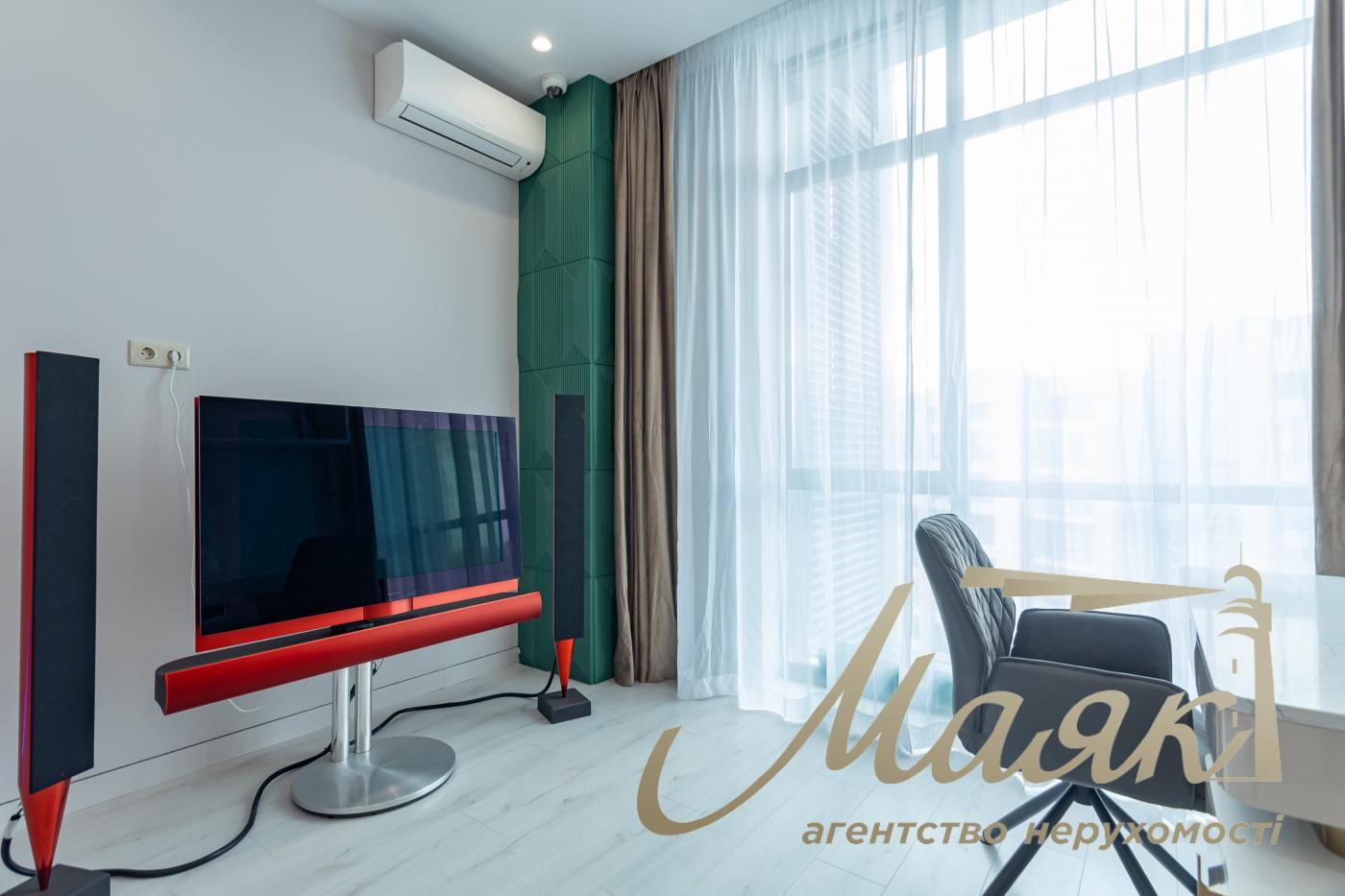 Продаж пентхауса 195 м² з терасою та дизайнерським ремонтом у ЖК Park Avenue VIP, Київ