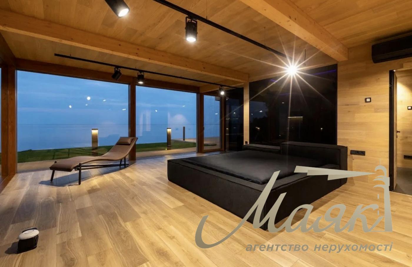 Продаж будинку Джеймса Бонда