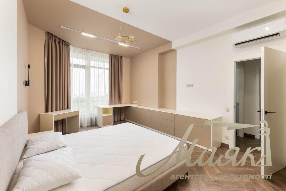 Rent two-storey penthouse with terrace in Pecherskaia