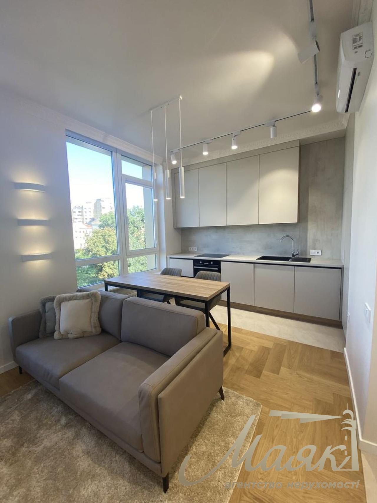 Продаж квартири з ремонтом у ЖК 38 Перлина вул.Жилянська 68