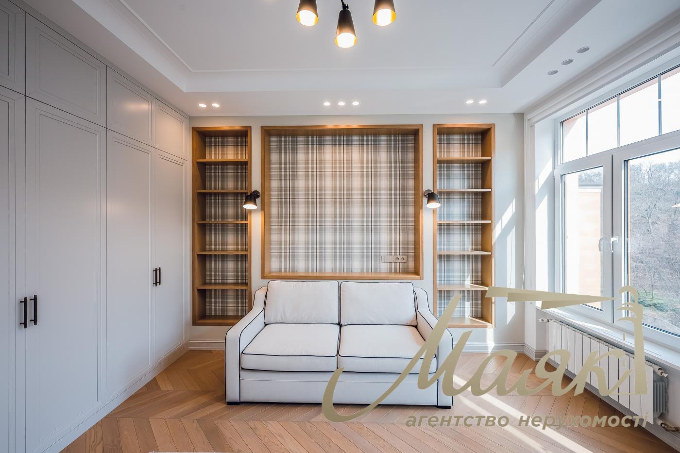 Продаж 3к квартири 99 м2, вул. Дегтярна 18, Воздвиженка. Дігтярна 18, Воздвиженка, Київ