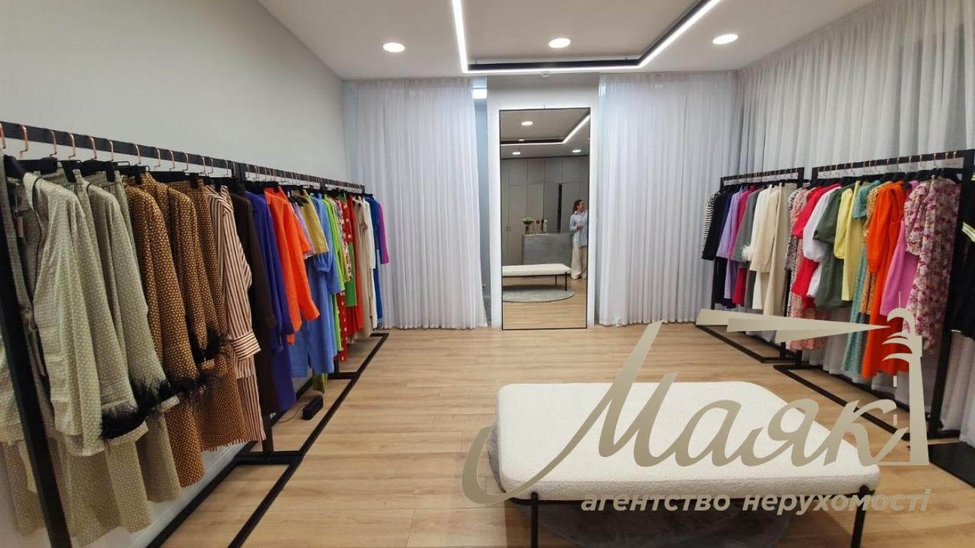 63 square meters of street-front space for rent on Pavlo Skoropadskyi Street (Lva Tolstogo Street), Downtown,