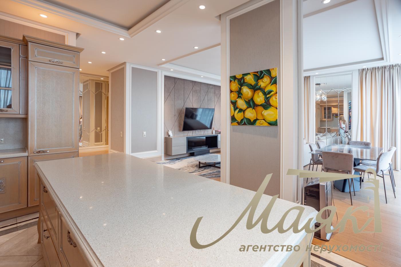 Rent 3-bedroom apartment LCD Novopecherskie Lipki, Verkhoglyada street (Dragomirov)
