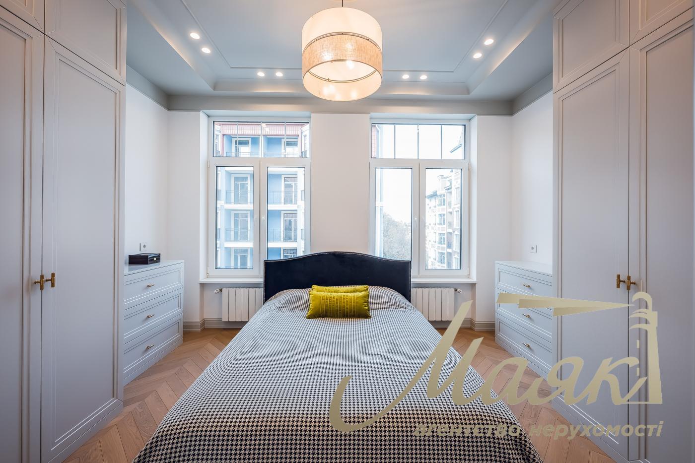 Продаж 3к квартири 99 м2, вул. Дегтярна 18, Воздвиженка. Дігтярна 18, Воздвиженка, Київ