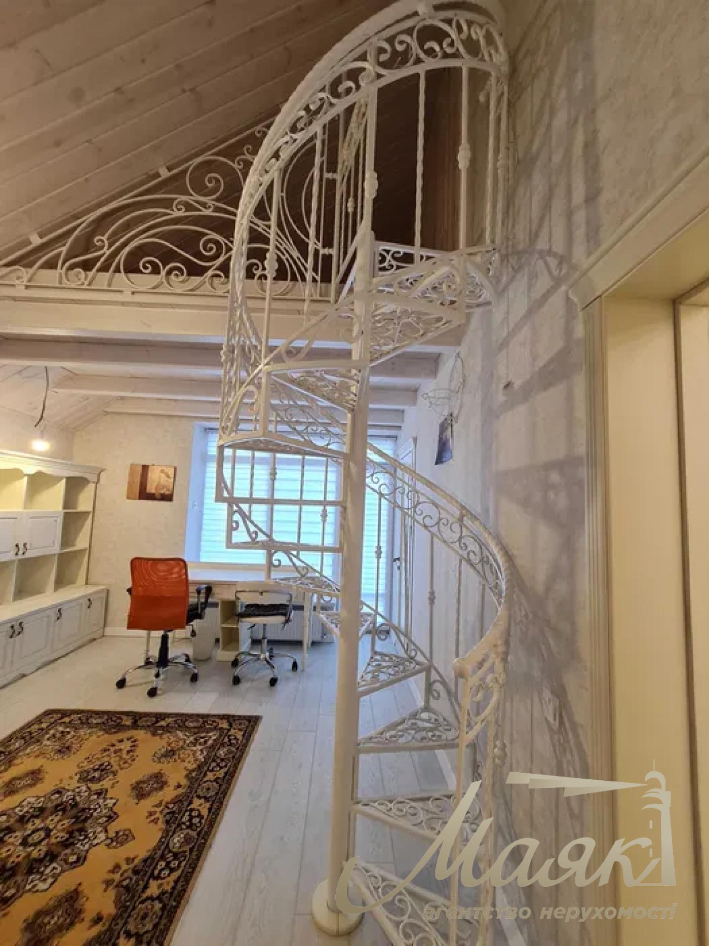 Sale of 3-storey house 240 sq.m. Obolon. Kyiv.