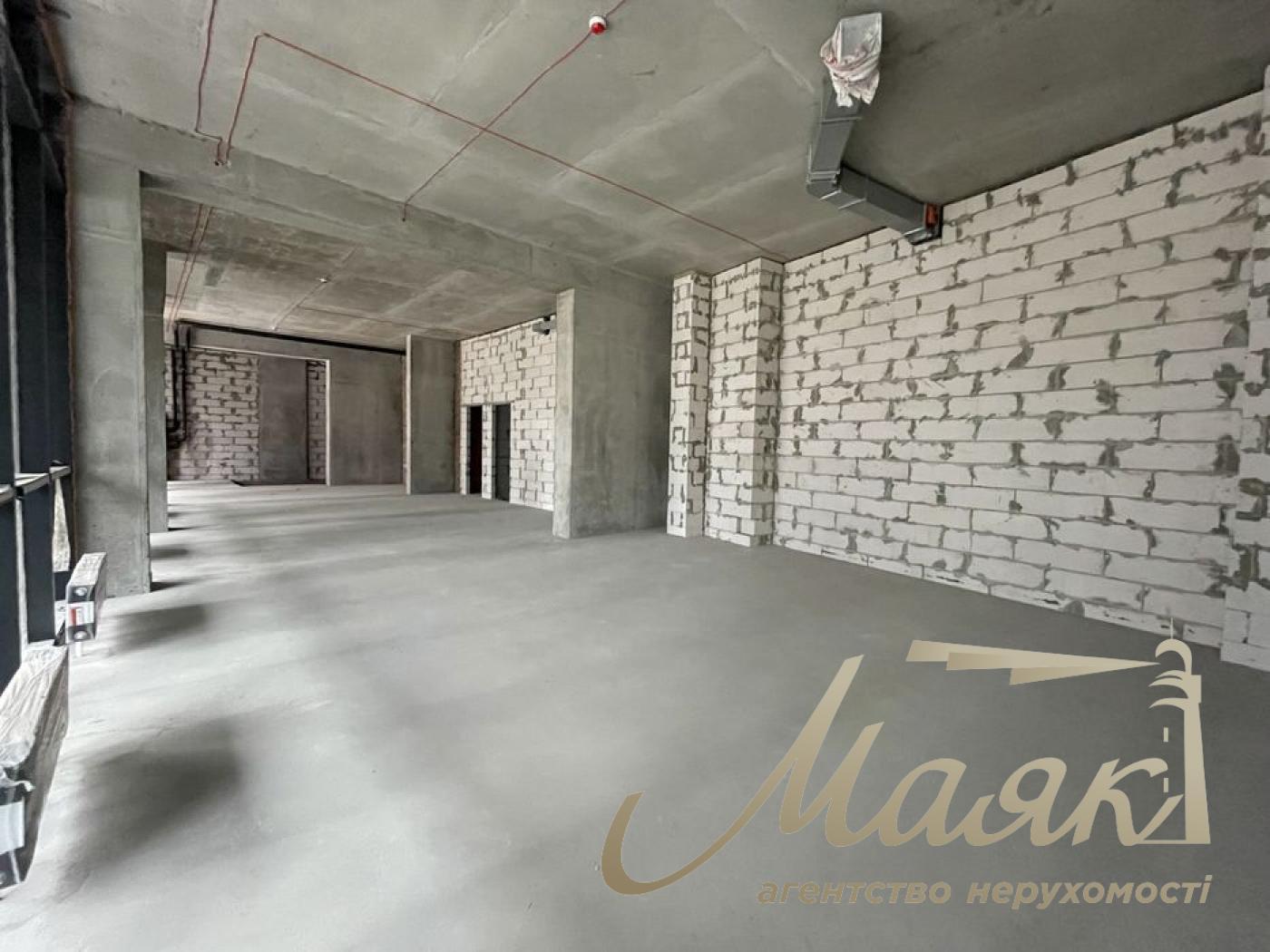 Sale of commercial premises 270m2 in the residential complex Great