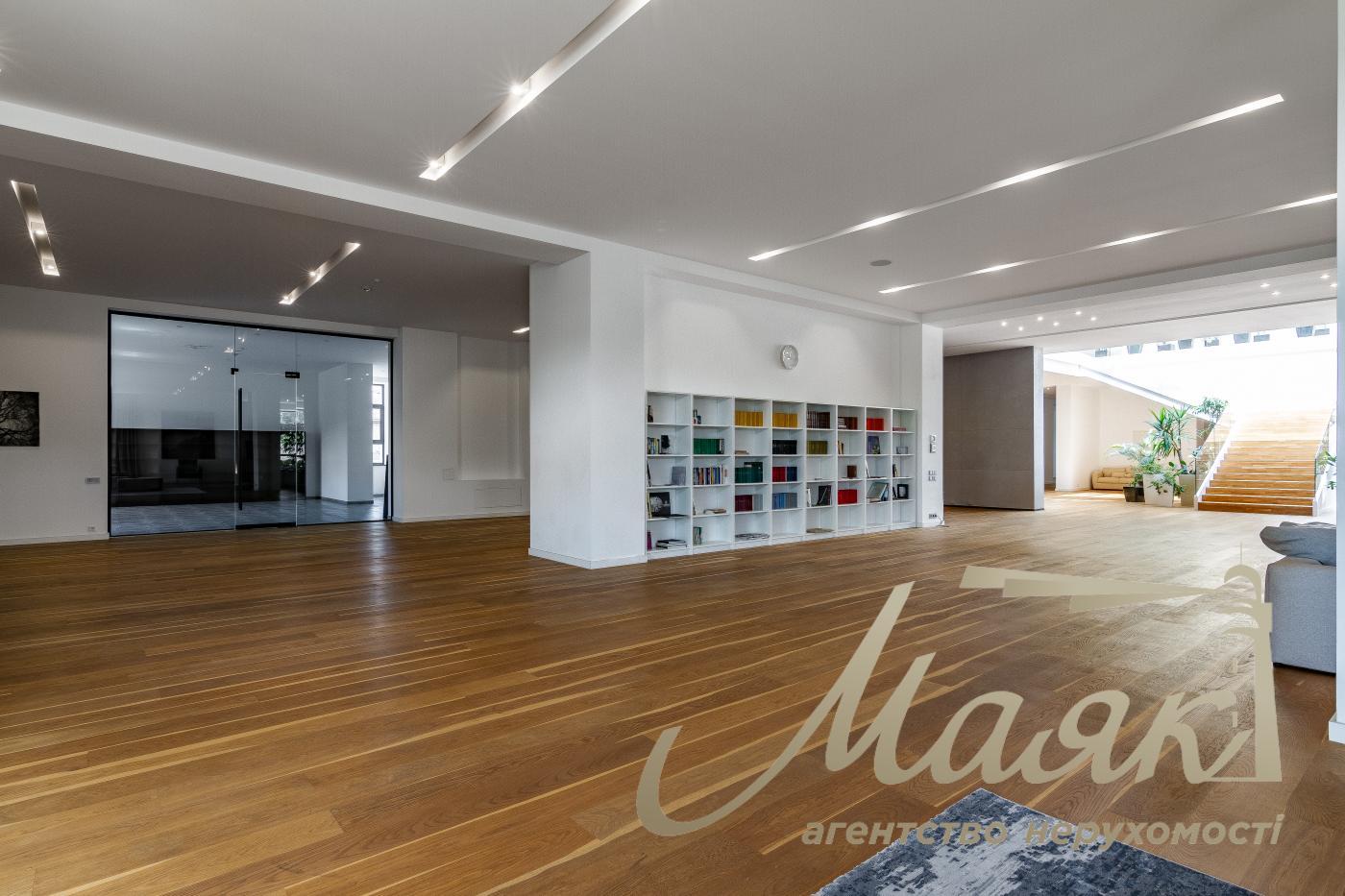 Оренда будівлі 3500м2 у с. с. Красне Перше, поруч із м. Обухів