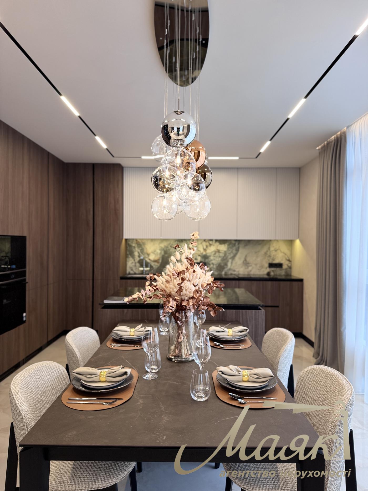 Продаж квартири 120m2 в ЖК Французький квартал 2, вул. Джона Маккейна 3а, Центр, Київ