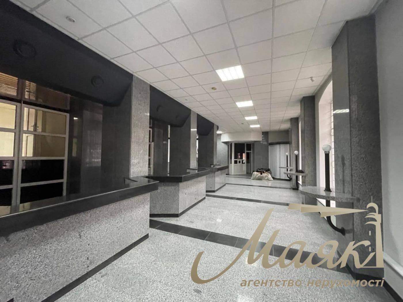 Продаж комерційного приміщення площею 269 м², вул. Васильківська, 7/7