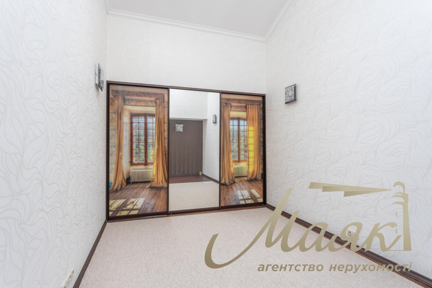 Продажа видового трехуровнего пентхауса 555м2, Ковпака 17, Нижний Печерск, метро Лыбедская