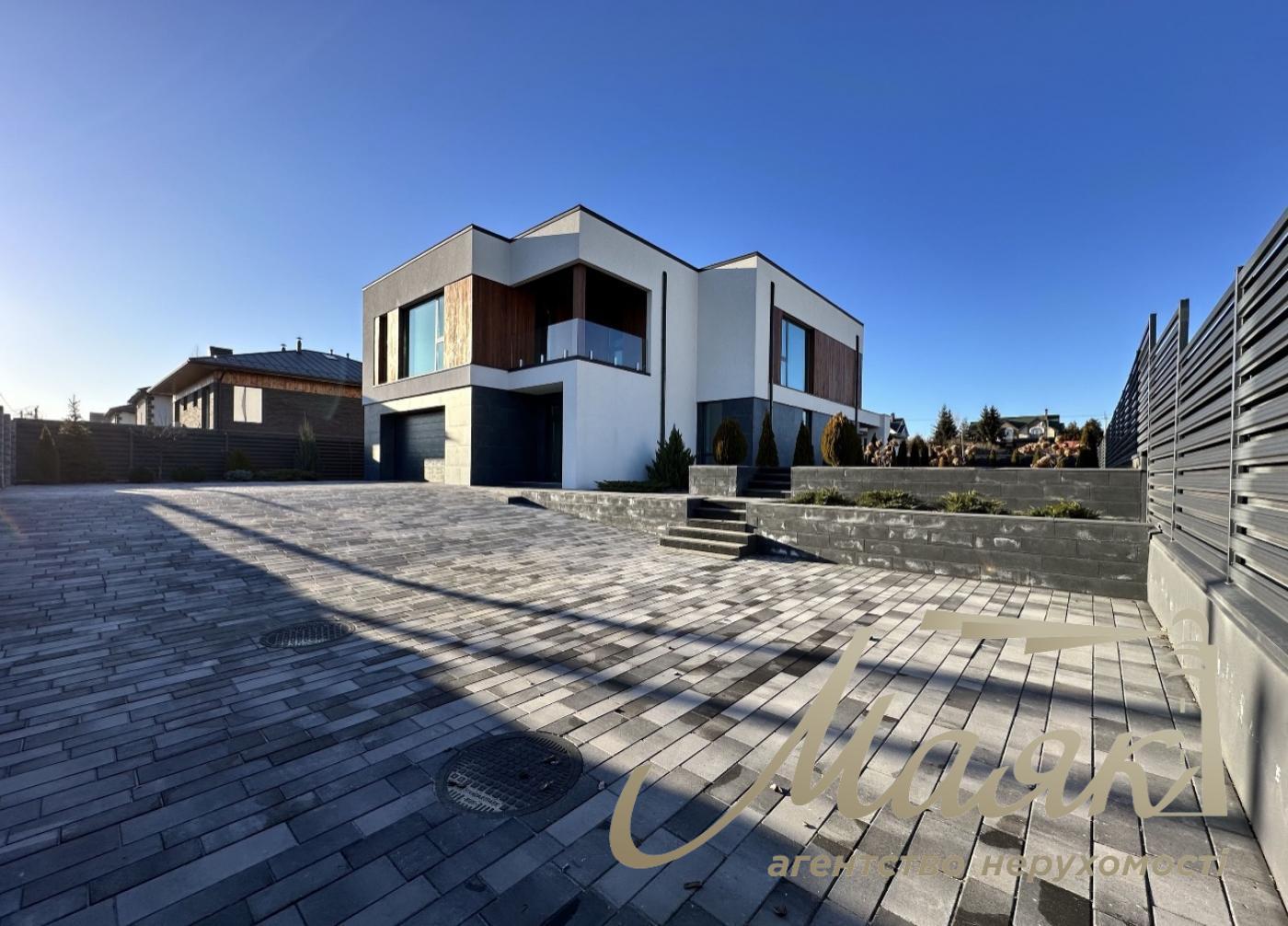 Предлагается к продаже качественный дом в селе Ходосовка — всего в 10 минутах езды от Киева