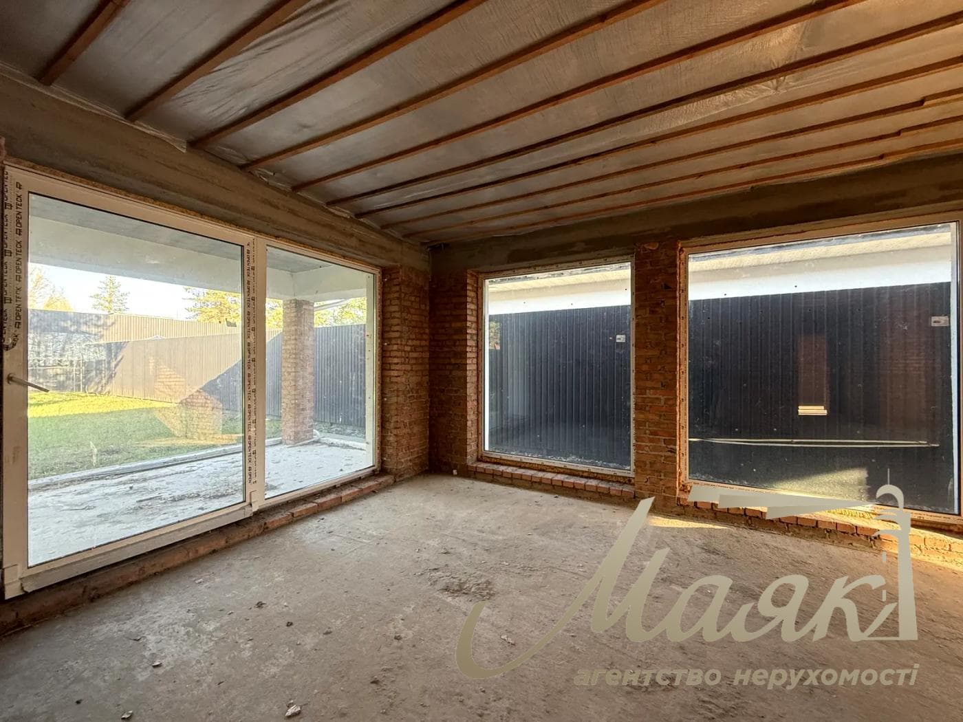 Продаж одноповерхового будинку 135м2 у СМТ Козин/Конча Заспа, 8 соток землі, Обухівський напрямок, поруч річка Козинка, Київська область.