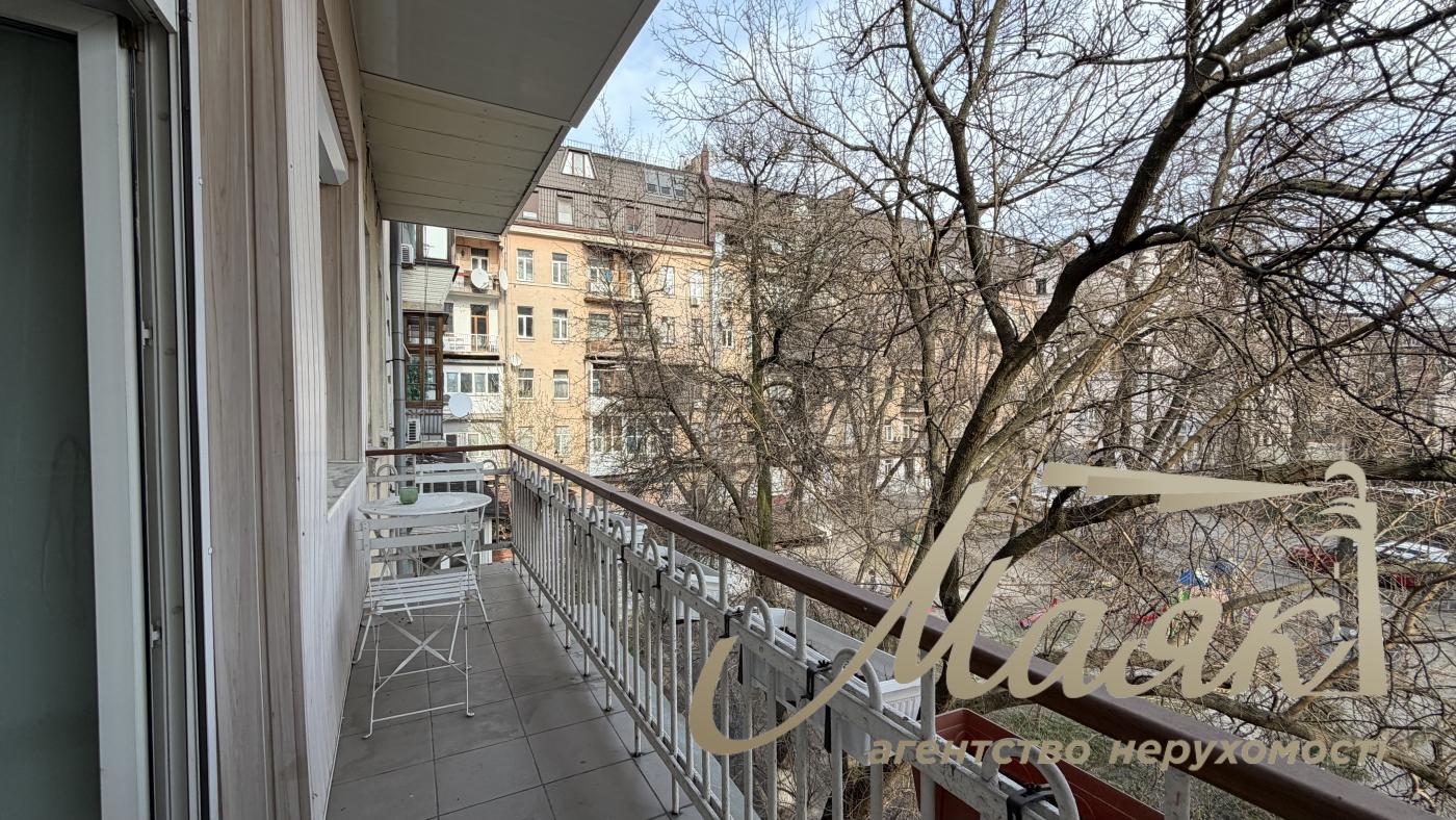 For sale 3-room apartment 98m2, str. Yaroslavov Val, 19, Shevchenkovsky district, Near Golden Gate, Sofia Square, Andreevsky Descent.
