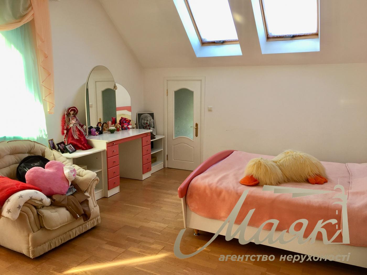 Rent 3-storey house 492,7m2, Lesniki