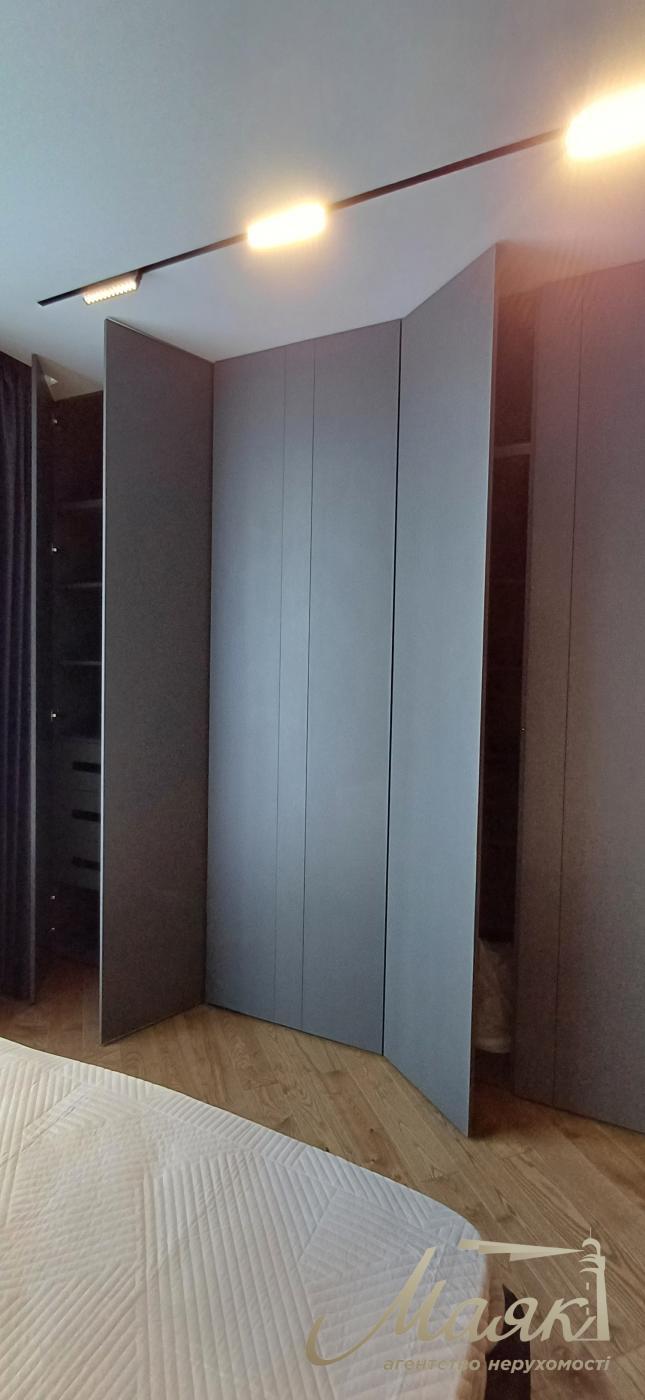 Sale of 1-room apartment 46 m2 with a terrace in the residential complex Delmar, Dragomirova st.