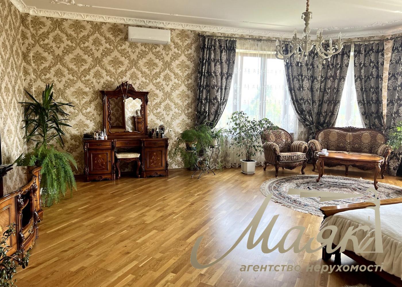 Продаж будинку з дизайнерським ремонтом у Нових Петрівцях, 35 соток, 650м2, вул. Івана Кудрі