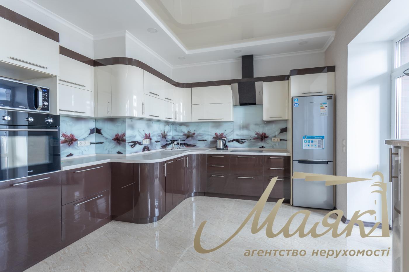 Продажа видового трехуровнего пентхауса 555м2, Ковпака 17, Нижний Печерск, метро Лыбедская