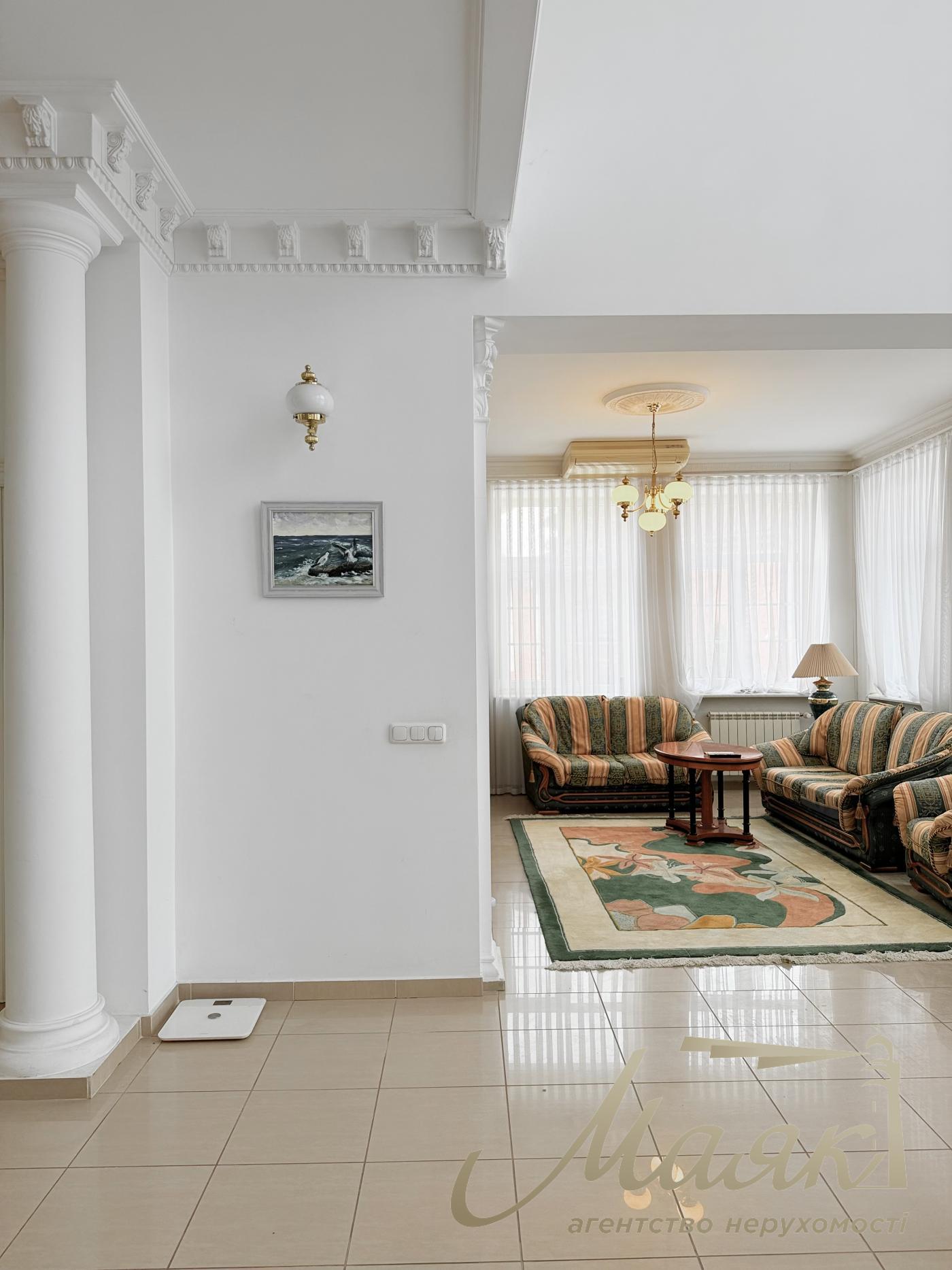 Rent 3-storey house 492,7m2, Lesniki