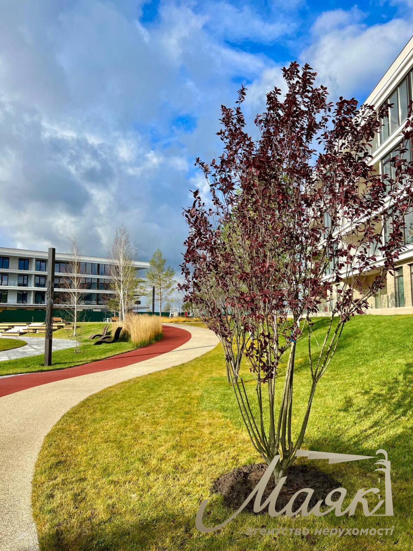 Sale of a 3-room apartment with a view in the Park Lake City residential complex, Podgortsy, Novoobukhovskoye direction.