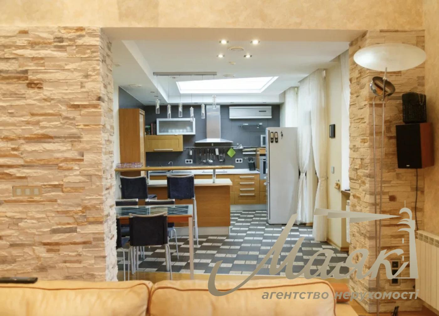 Оренда будинку з виходом до озера. Містечко Авгур, що охороняється, с.Нові безрадичі/Романків 1 га ділянка.