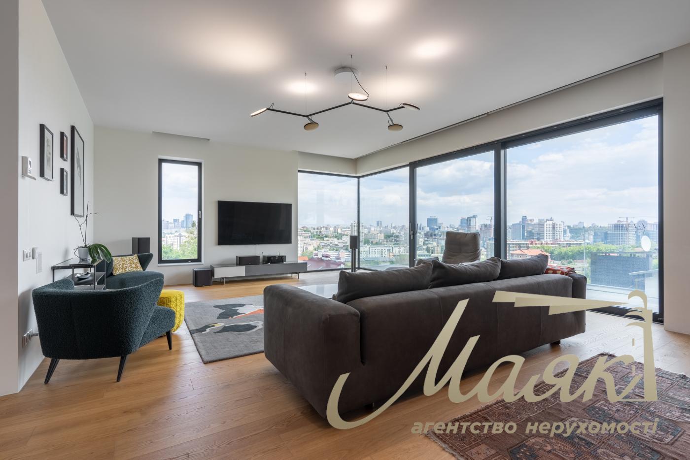 Продаж будинку на Батиєвій горі з розкішним краєвидом, Київ, Центр.