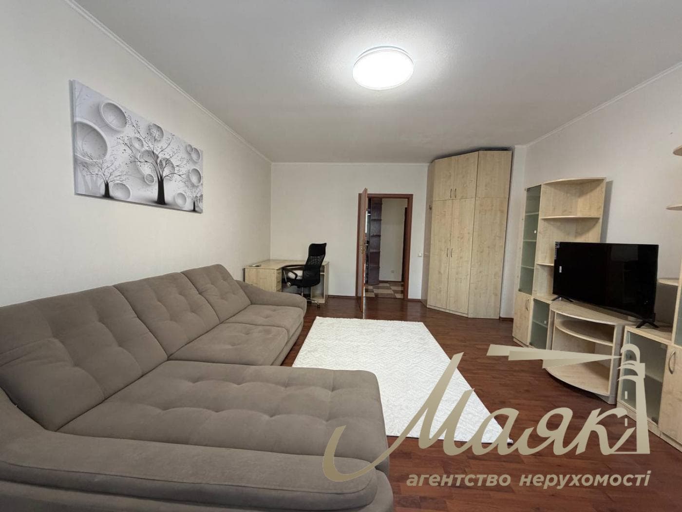 2-room apartment for rent at 4 Raisa Okipnaya Street, Levoberezhnaya.