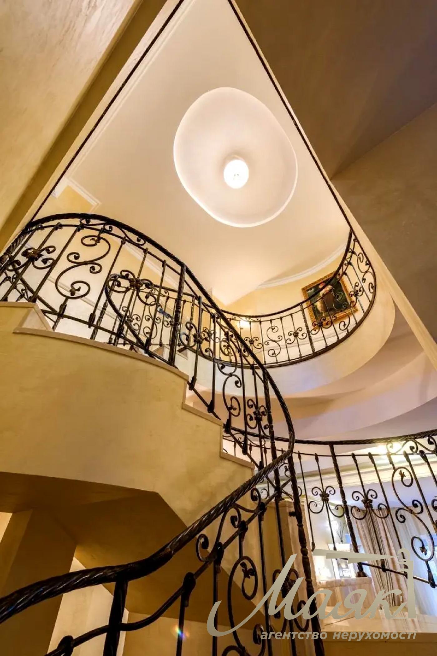 Оренда будинку в Конча-Заспі, КМ "Французьке містечко" 650 м² ділянка 30 соток вул. Лісова