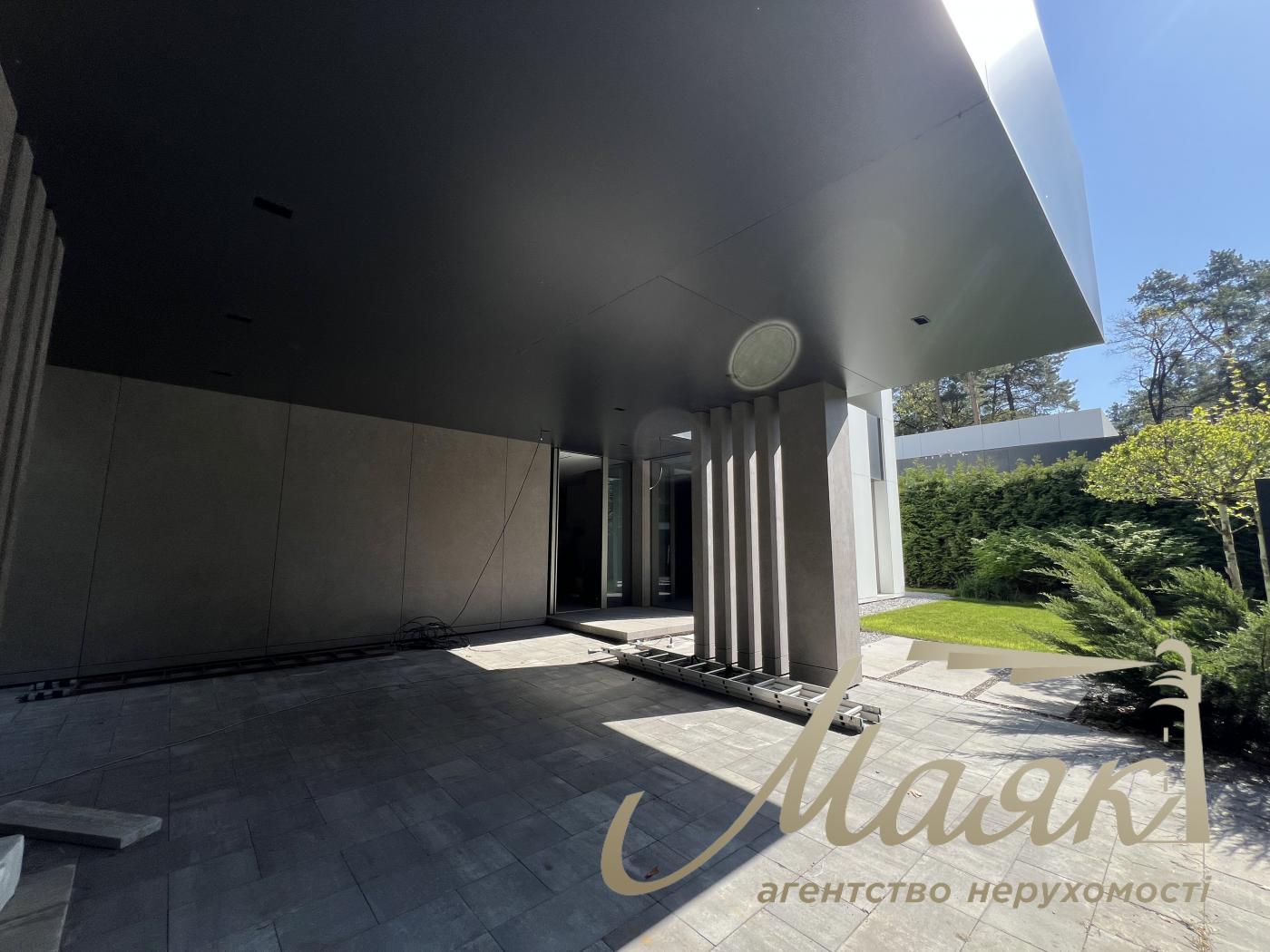 Продажа дома, 305 м2 с бассейном, участок 11 соток, Плюты