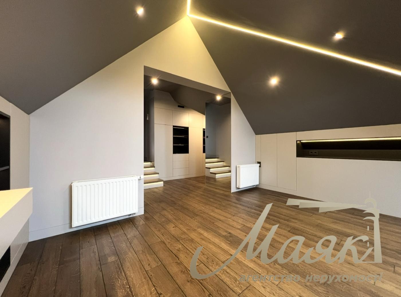 House for sale with designer renovation 356m2 in Ivankovichi