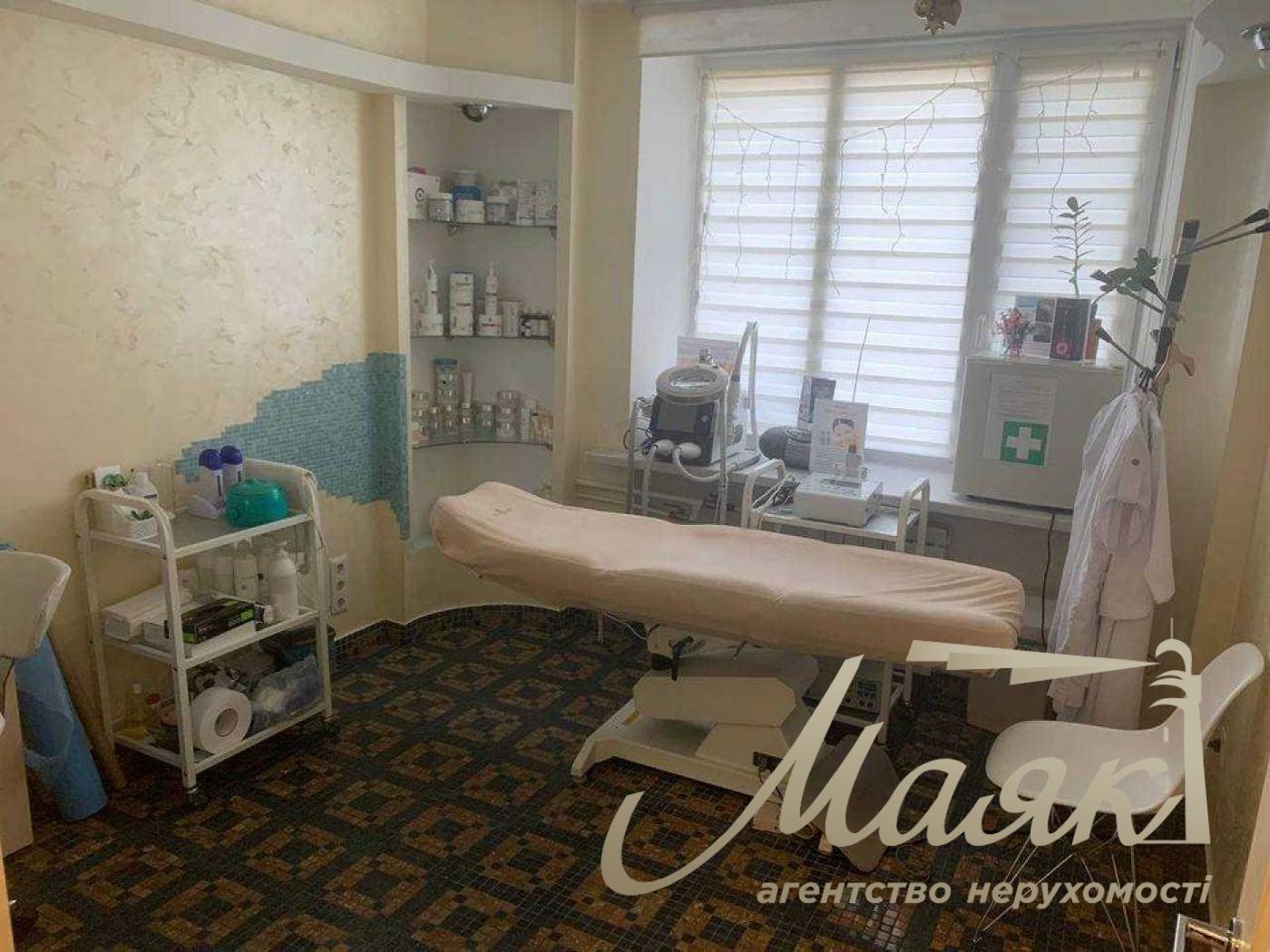 Аренда коммерческого помещения 180 м.кв, Соломенский р-н