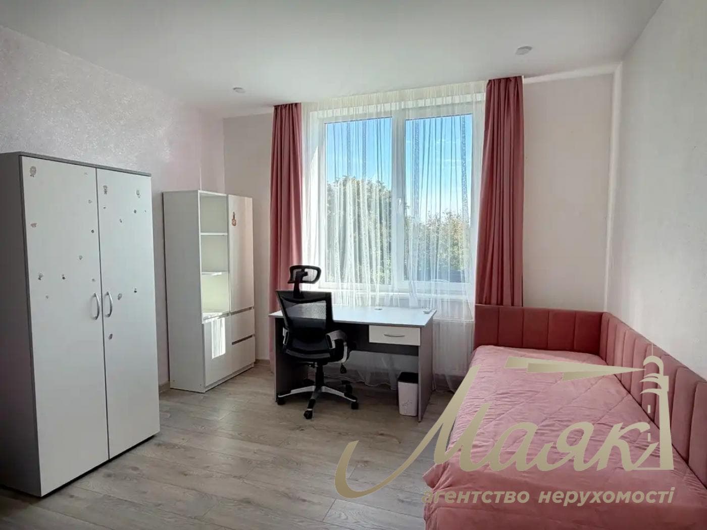 Оренда 2-поверхового будинку площею 190 м², село Нові Безрадичі