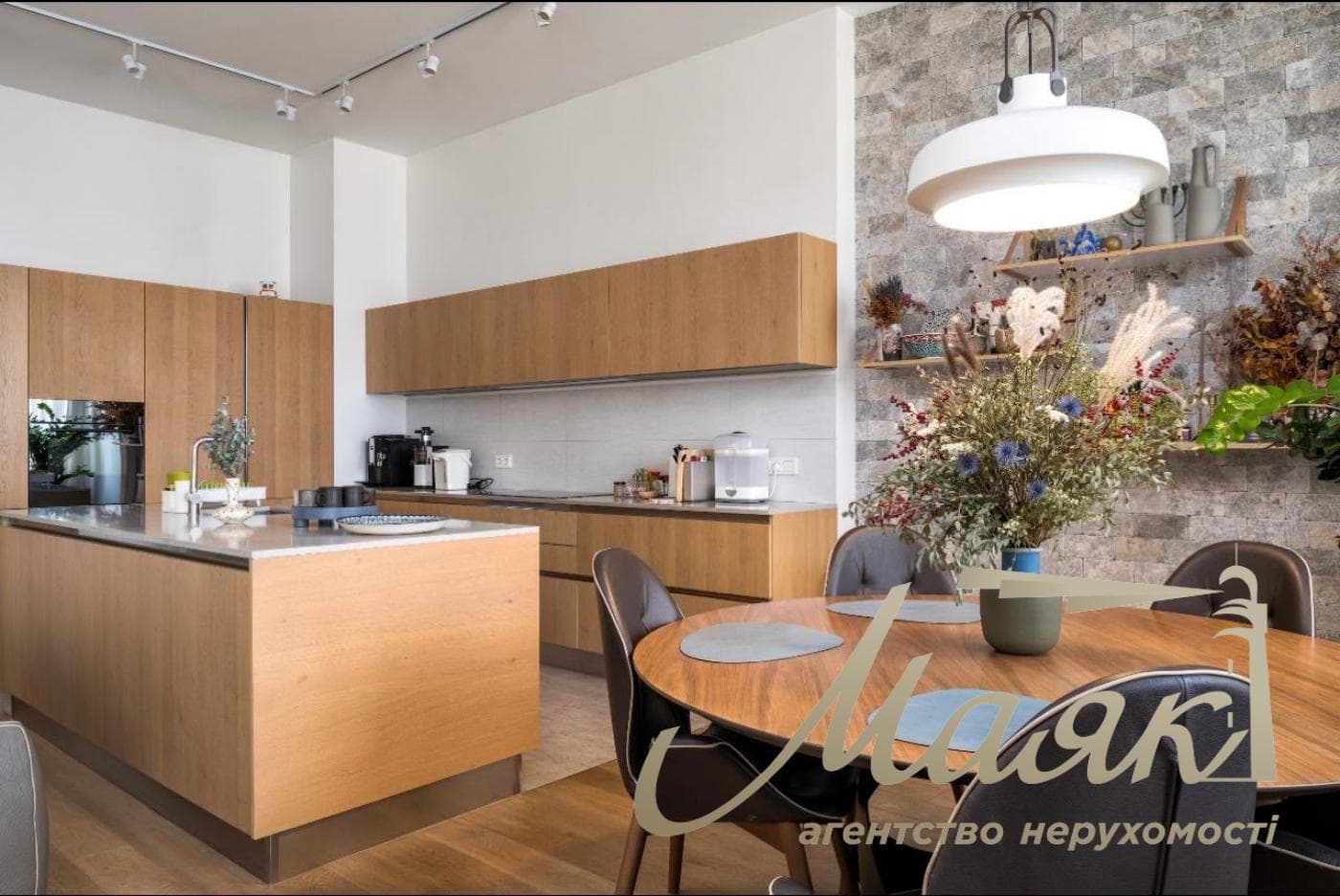 Оренда 5-кімнатної квартири площею 200 м², вулиця Антоновича, 17