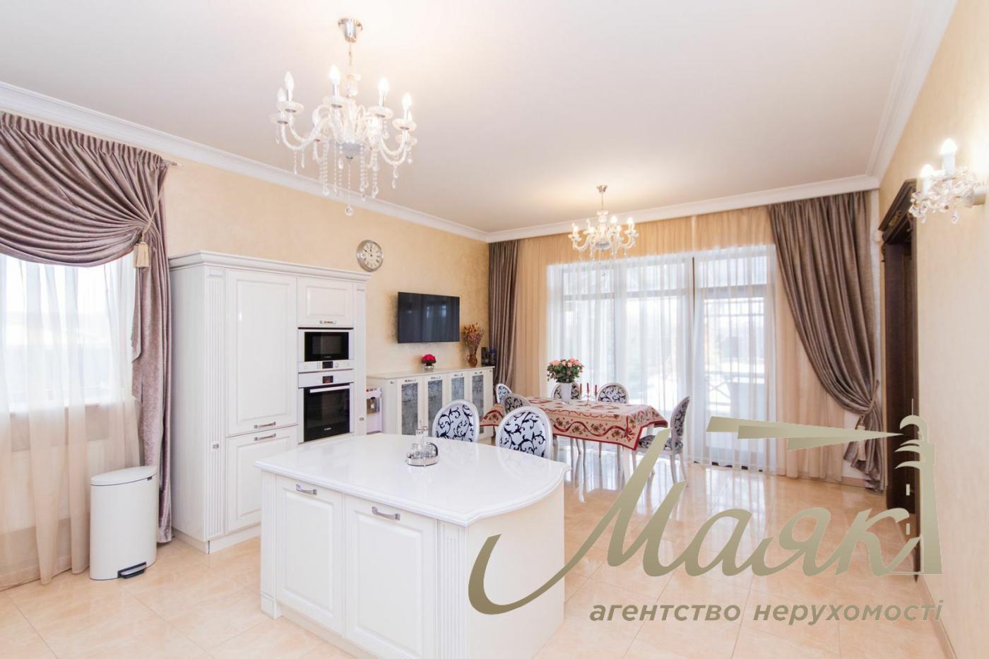 Продажа дома 280м2 на 15 сотках в Хотове., Авторский ремонт.