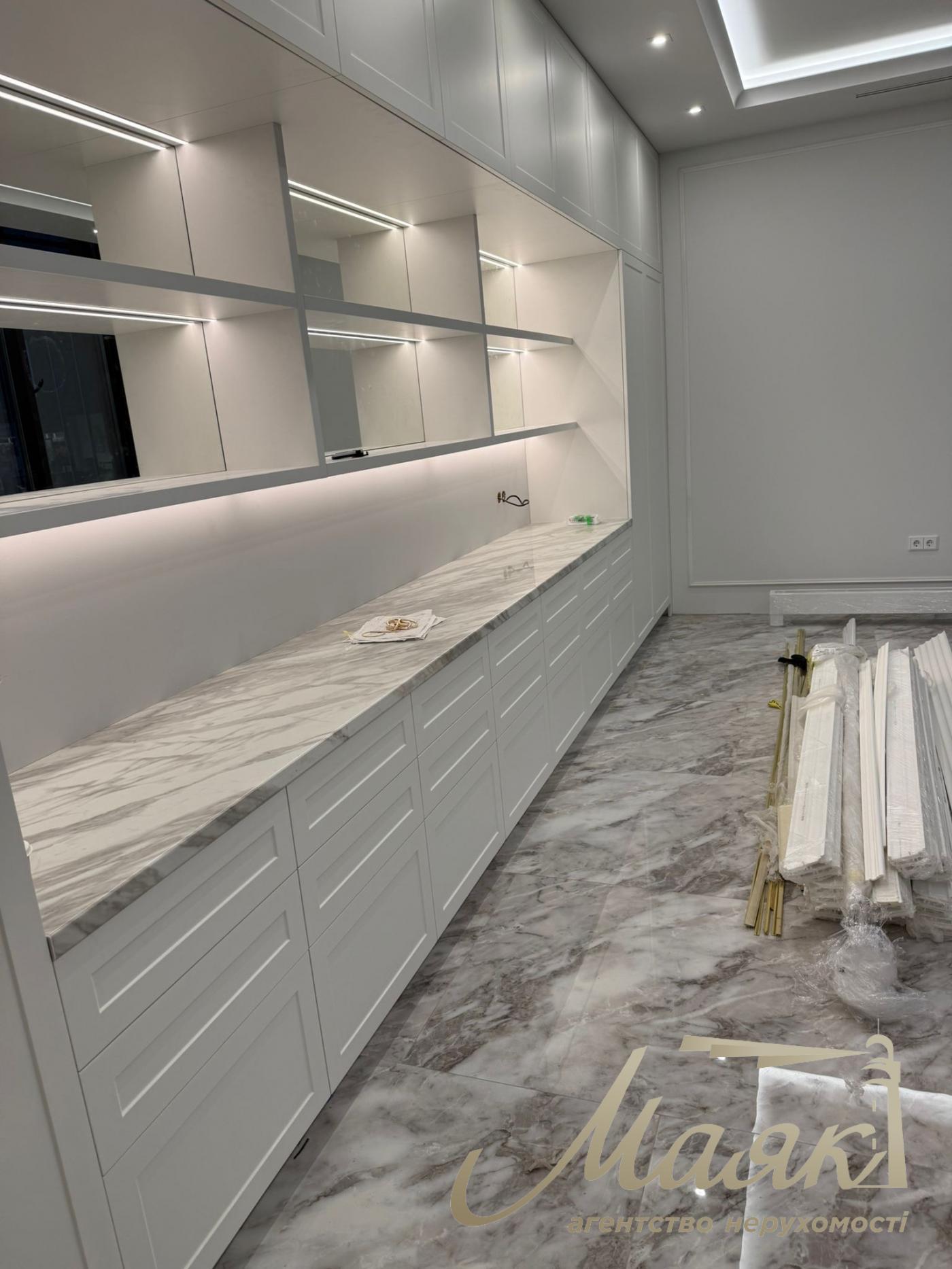 Clinic for sale in LCD French Quarter 2, Predslavynska street, Center, Kiev