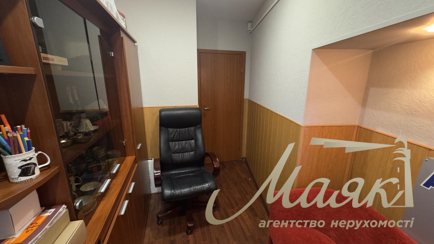 Аренда офиса 42.5 м2 на Саксаганского, в Центре