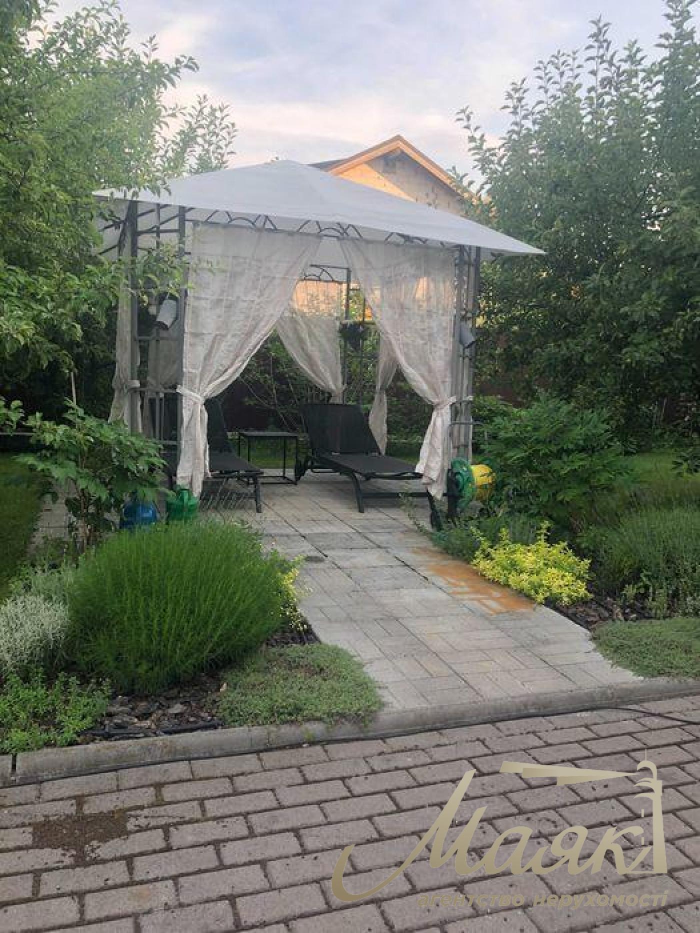 Sale of a 2-storey house 225 sq.m. Osokorki. Darnitsa. Plot 7.7 acres.