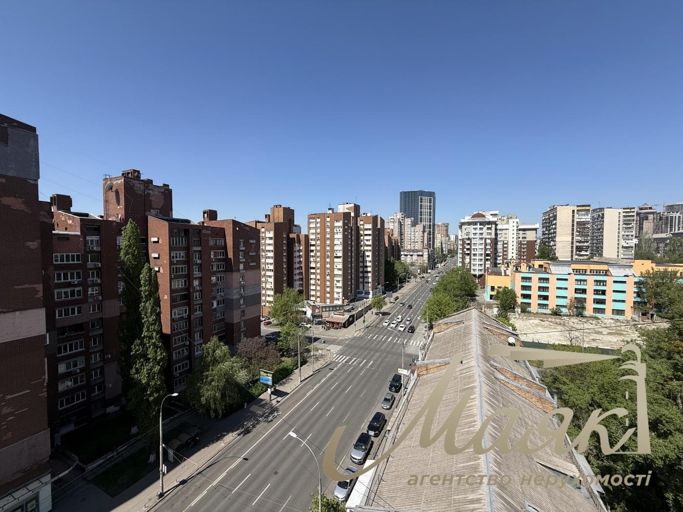 Office for rent 258m2 in the center of Kyiv, Antonovycha street.