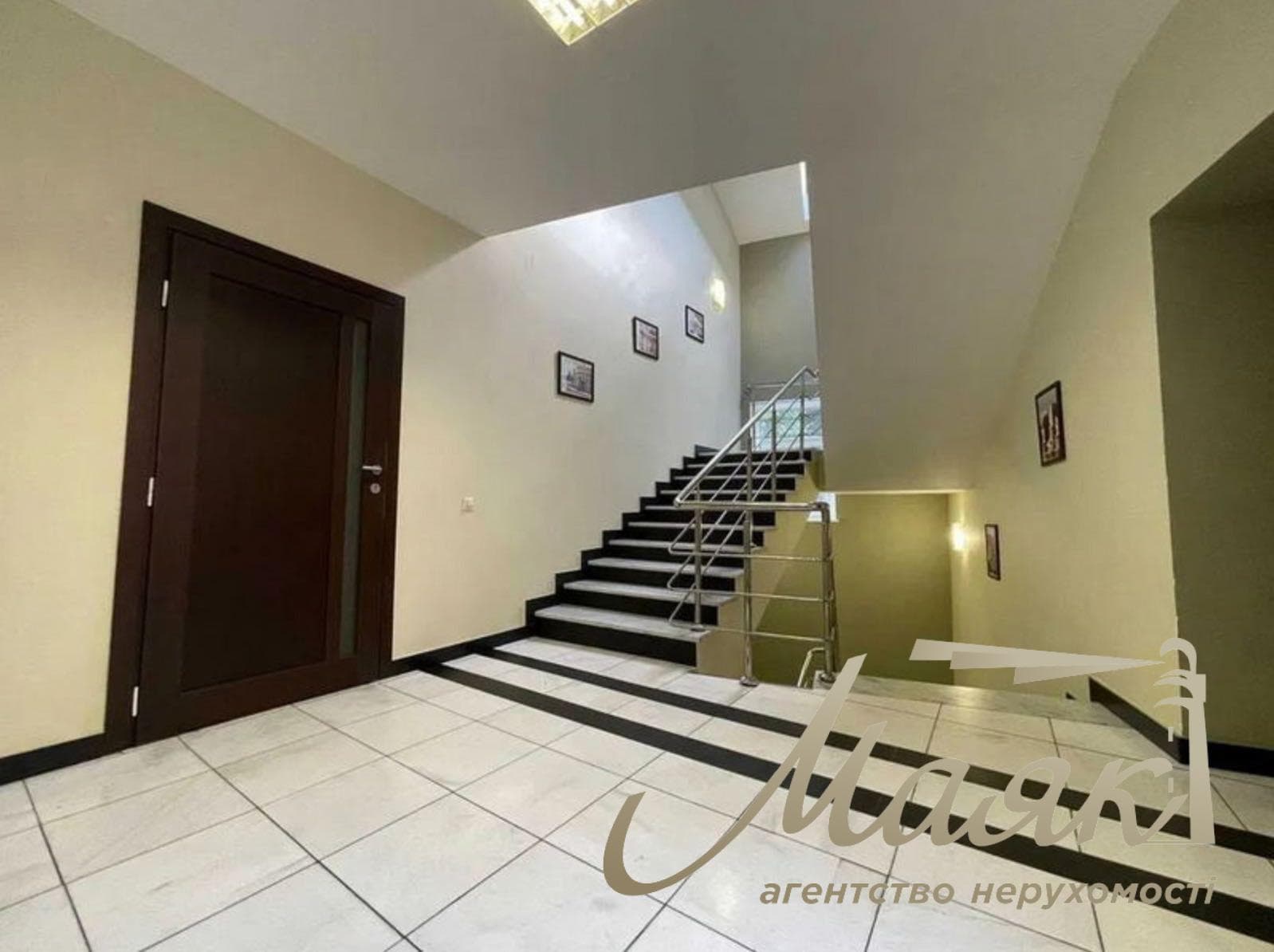 Rent a 2,500-meter standalone building in Podil | School, Preschool, Consulate