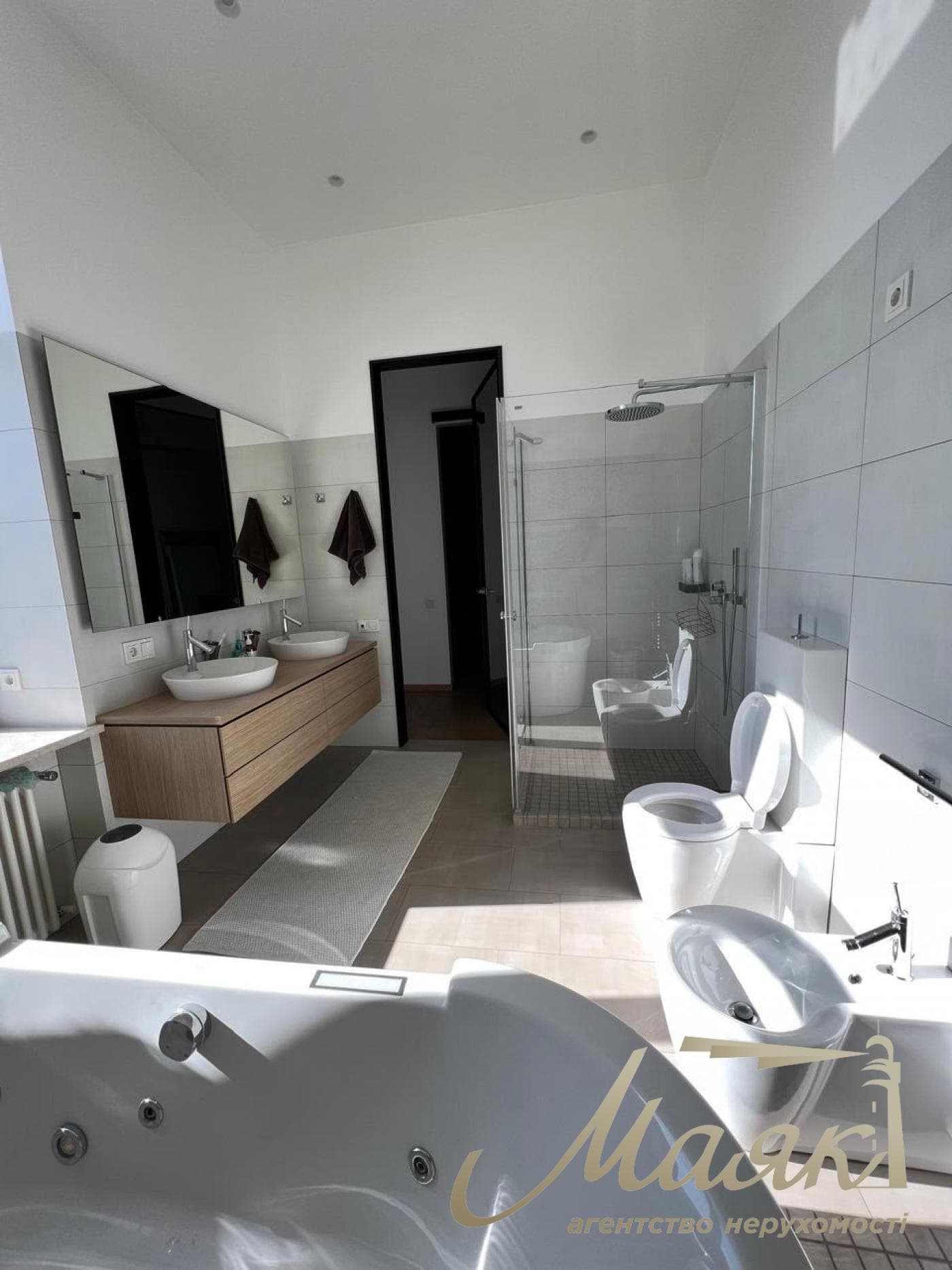 Оренда 5-кімнатної квартири площею 200 м², вулиця Антоновича, 17